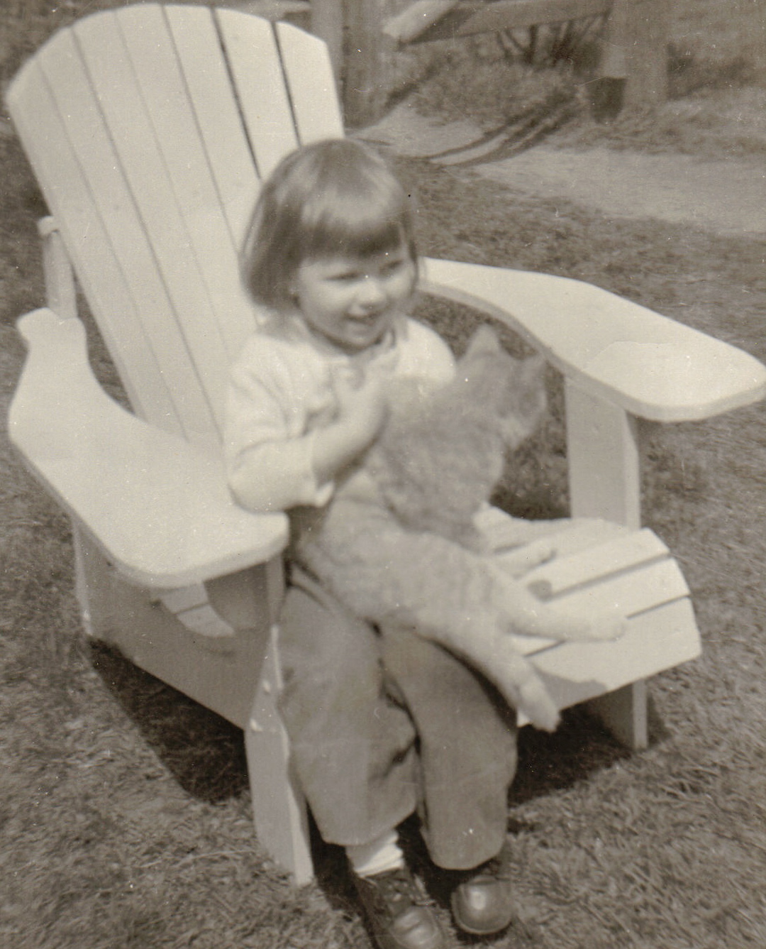 Donna-as-child-with-cat-on-lap1